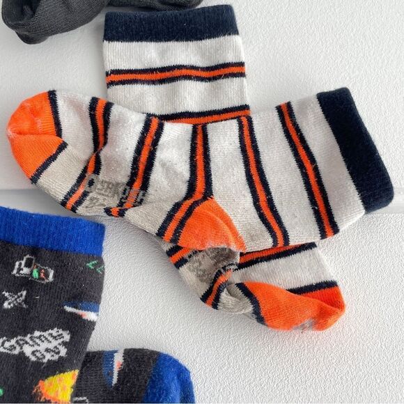 OshKosh B’Gosh Lot of 4 Pairs of Toddlers Socks - Picture 4 of 5